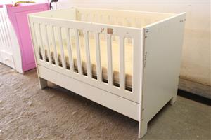 (S065707A)WHITE BABY COT 