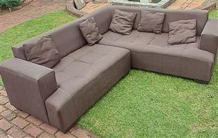 5-seater corner piece lounge suite for sale