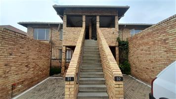 Townhouse For Sale in Glen Marais
