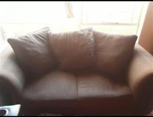 3 PIECE DARK BROWN FABRIC LOUNGE SUITE, 2 X DOUBLE SEATERS & 1 X SINGLE SEATER