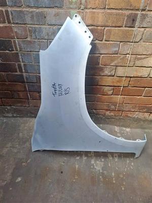TOYOTA HILUX R/S RIGHT FENDER