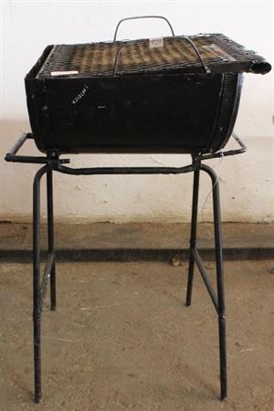 SMALL BLACK BRAAI STAND(S067215A)