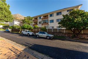 Apartment For Sale in Lakeside