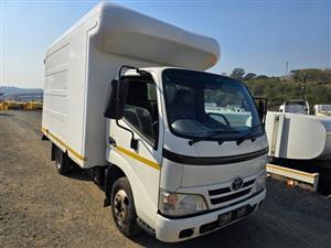 T908- 2015 TOYOTA DYNA 4.093 VANBODY TRUCK