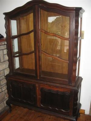 Antique Teak single door narrow wardrobe (contact for photo oh WhatsApp).