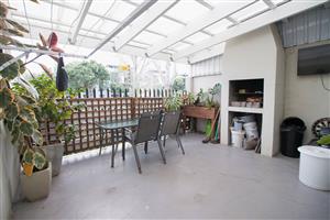 Stylish & Spacious 2-Bedroom Duplex Apartment