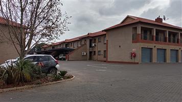 2 BEDROOM, 2 BATHROOM, PET FRIENDLY,GROUND FLOOR UNIT NEAT SECURE COMPLEX KENLEAF