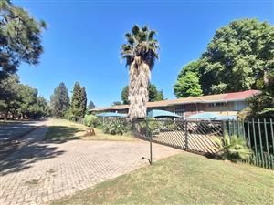 Amazing Duplex on the Klip River with Fishing access... Stunning views and Immaculately kept..