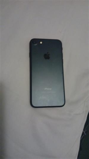 Iphone 5 + Iphone 7 for sale