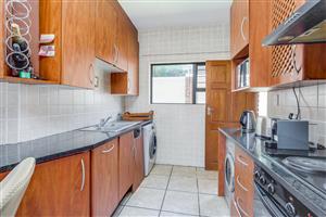 Charming 2 Bedroom 2 bathroom with Endless Potential