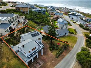 House For Sale in Jongensfontein