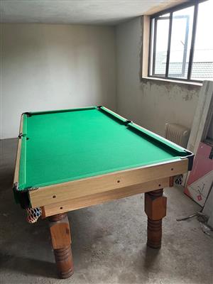 Snooker/pool table, standard size with wooden legs