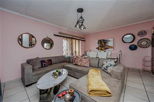 Modern Townhouse & Perfect Location