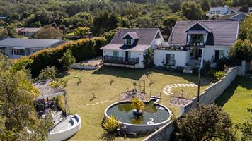 A Gem in the Heart of Knysna with 180-Degree Views
