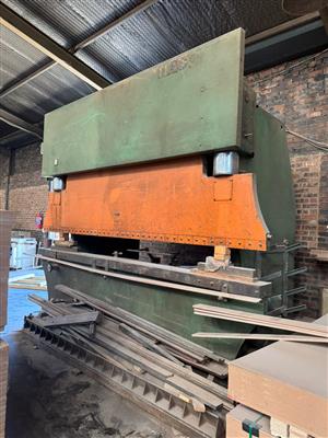 4M PRESS BRAKE HACO