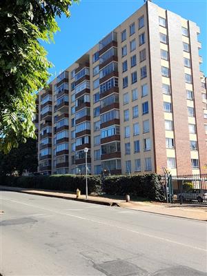 EXTREEMLY SPACIOUS, RENOVATED, GROUND FLOOR APPARTMENT