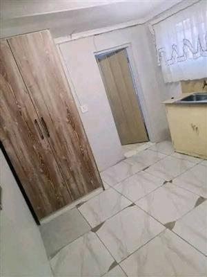  BACHELOR APARTMENT TO LET IN MALVERN EAST, GERMISTON 