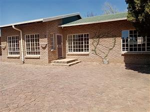 Low maintenance facebrick townhouse For Sale!