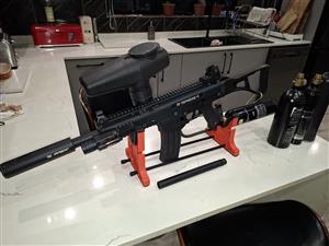 Tippmann X7 Paintball Gun with Extras - Bargain!