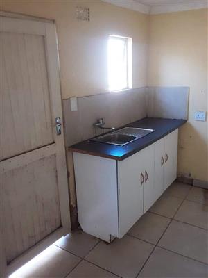 Bachelor with own toilet and bathroom to let in heriot street malvern