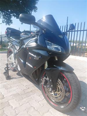 HONDA CBR-6000RR