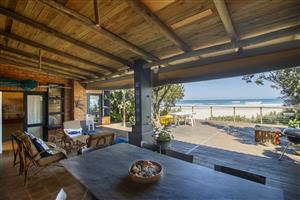 Holiday Cottage Right On the Beach at Mtati near Mgwalana