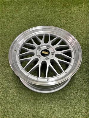 18 INCH BBS LM DESIGN RIM SET (ALL FOUR ARE 8J)