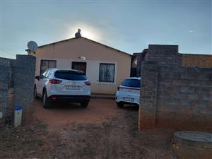 3 Bedroom house with outside rooms