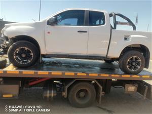 Isuzu dmax 2016 stripping for spares 