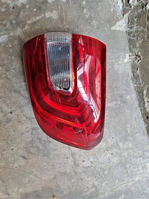 FORD EVEREST T7 RIGHT SIDE TAIL LIGHT