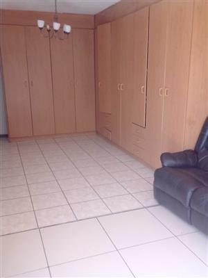 Executive bedroom to rent for a professional person in freeway park boksburg 