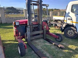2012 Moffat amounts M4 truck mounted forklift