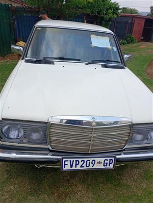 1985 Mercedes-Benz W123