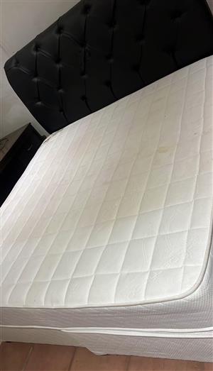 Used King Size Bed Set for Sale Location: Doornpoort PTA