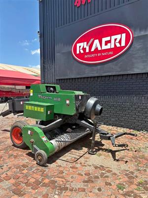 SQUARE BALER