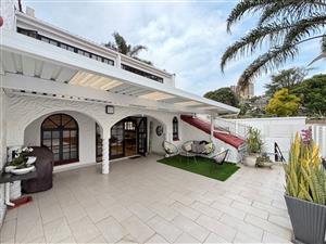 Luxury Renovated 4 Bedroom 3 Bathroom Townhouse in Musgrave