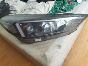 Hyundai Tucson 2019 left headlight for sale original good condition 