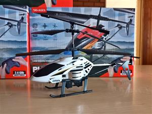 WHITE RC PHANTOM X HELICOPTER TOY