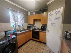 Townhouse For Sale in Rooihuiskraal North