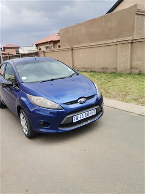 2011 Ford Fiesta in excellent driving condition 