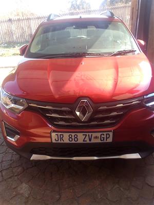 I am selling my Renault Triber 2020 mileage 7700km, lady driven