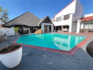 VINTAGE FULLY FURNISHED MANSION AVAILABLE TO LET IN A SECURE AND QUIET NEIGHBOURHOOD.