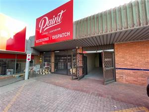 Storage / Showroom / Retail Space to Let in Centurion with Main Road Visibility!
