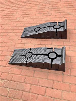 Durable plastic Ramp set New