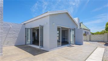 Brand-New Struisbaai Gem – Just 700m from the Main Beach!