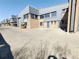 Warehouse of 1046 m² To Let in Robertville for only R47 070.00 pm. Secured, well-managed warehouse just off Main Road in Robe