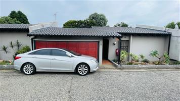 Beautiful Simplex 3 Bedroom 2 Bathroom Double Garage in Randburgh Gauteng