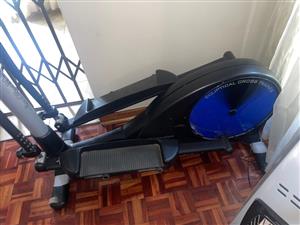 Selling a Infiniti VG 50 elliptical trainer 