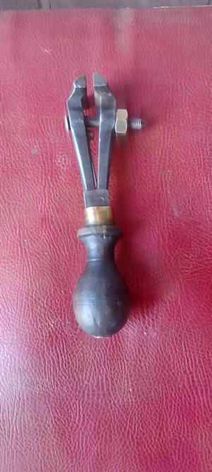 1" hand held vice.