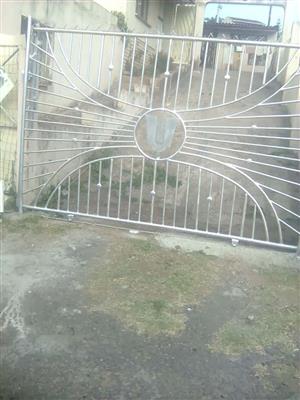 GALVANIZED STEEL DRIVEWAY GATE